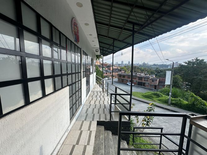 Edificio en venta en Palonegro, Manizales, 121 m² · foto 2 de 24