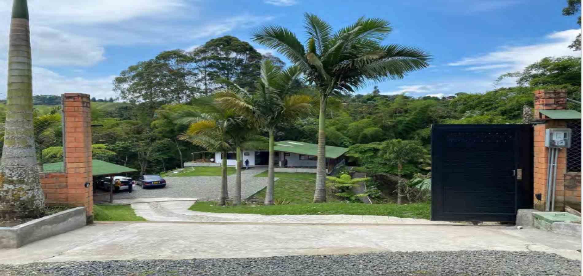Casa en venta en Tribunas Corcega, Pereira · foto 2 de 24