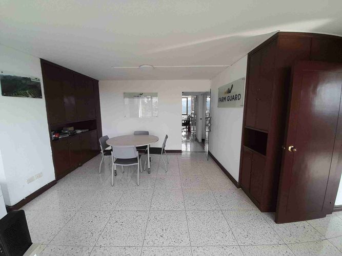 Oficina en venta en Avenida Alberto Mendoza, Manizales, 200 m² · foto 2 de 24