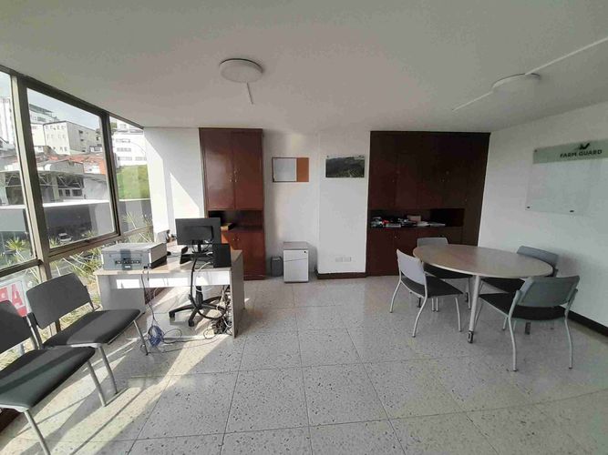 Oficina en venta en Avenida Alberto Mendoza, Manizales, 200 m² · foto 10 de 24