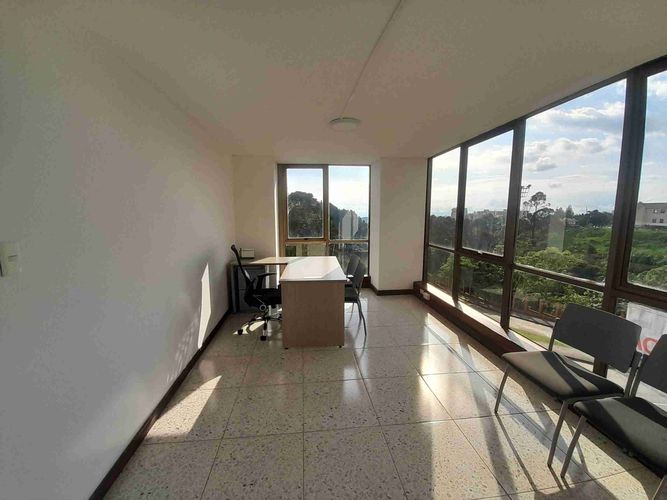 Oficina en venta en Avenida Alberto Mendoza, Manizales, 200 m² · foto 11 de 24