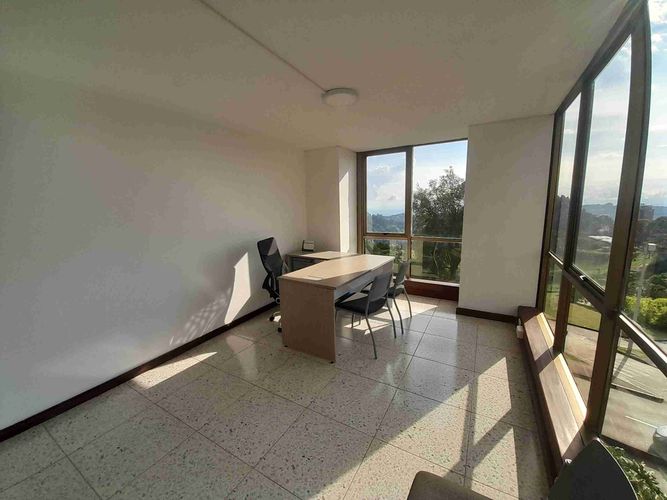 Oficina en venta en Avenida Alberto Mendoza, Manizales, 200 m² · foto 12 de 24