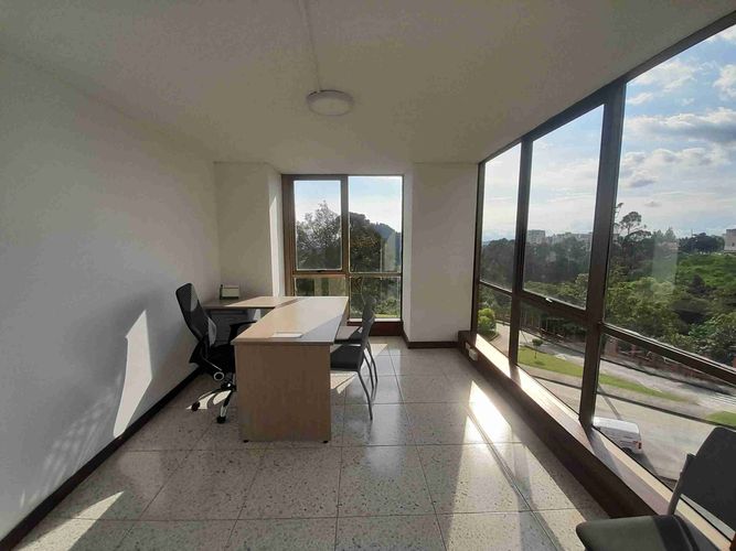 Oficina en venta en Avenida Alberto Mendoza, Manizales, 200 m² · foto 13 de 24