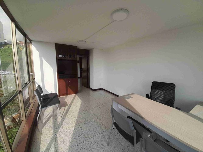 Oficina en venta en Avenida Alberto Mendoza, Manizales, 200 m² · foto 15 de 24