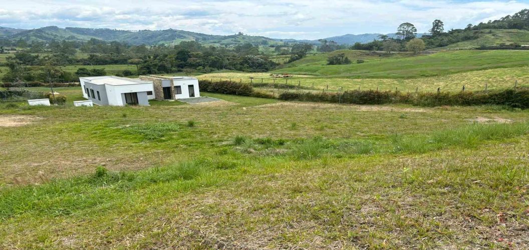 Lote en venta en Tribunas Corcega, Pereira, 2100 m² · foto 8 de 24