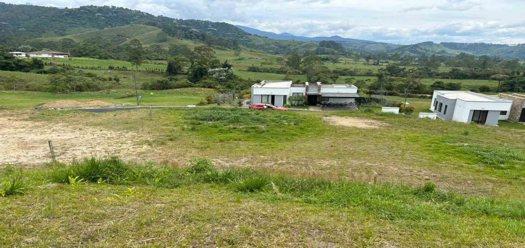 Lote en venta en Tribunas Corcega, Pereira, 2100 m² · foto 9 de 24