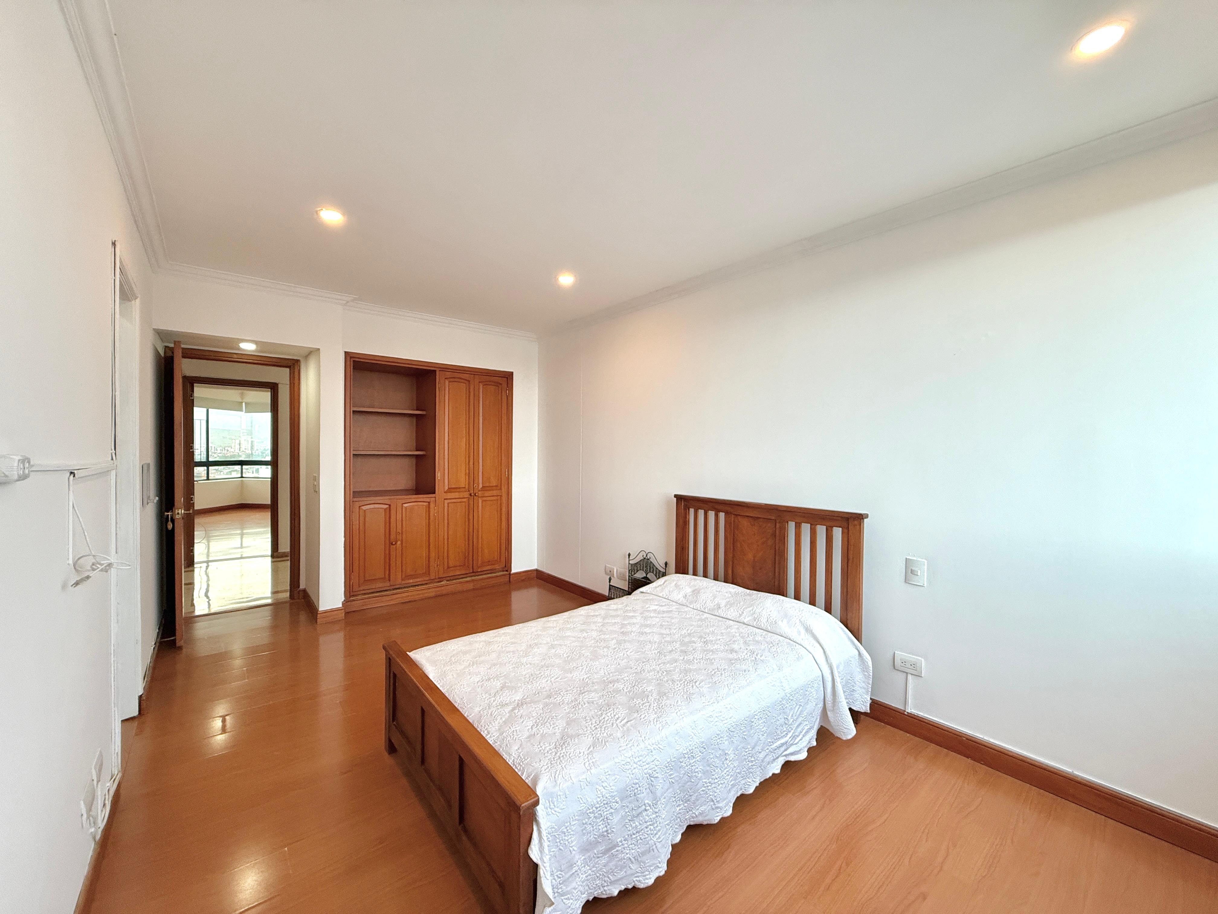 Apartamento en venta en Pinares, Pereira · foto 9 de 24