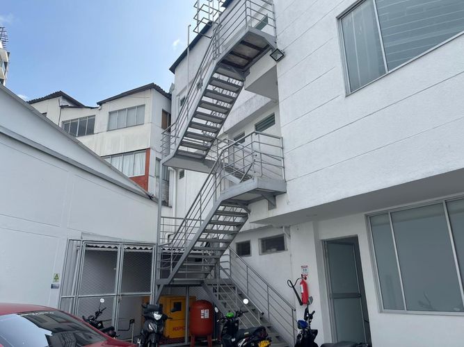 Edificio en venta en Palogrande, Manizales, 1062 m² · foto 2 de 24