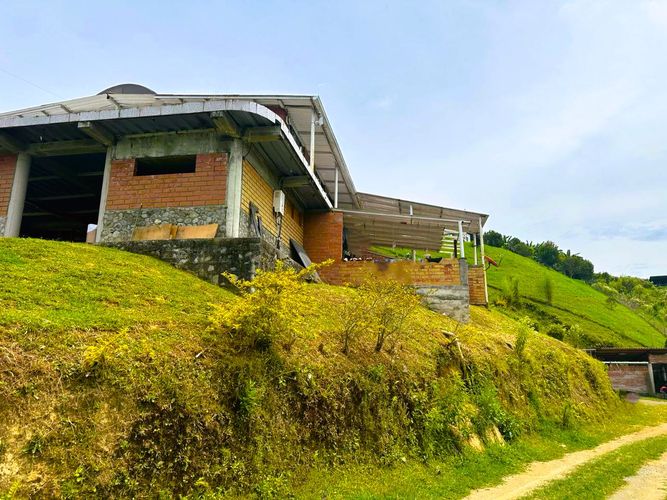 Finca en venta en La Siria, Manizales, 380 m² · foto 2 de 22