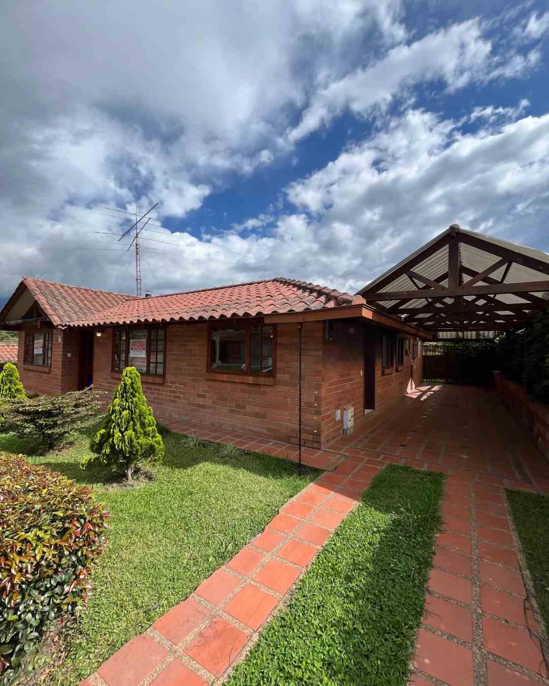 Casa en venta en Alhambra, Manizales · foto 2 de 21