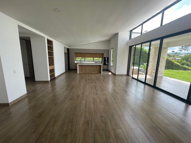 Casa de 4 alcobas en venta en Tribunas Corcega, Pereira, 300 m² · foto 2 de 17