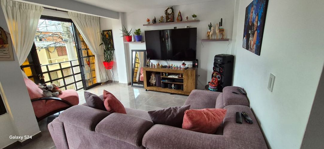 Casa de 6 alcobas en venta en 25 De Mayo, Armenia, 215 m² · foto 11 de 24