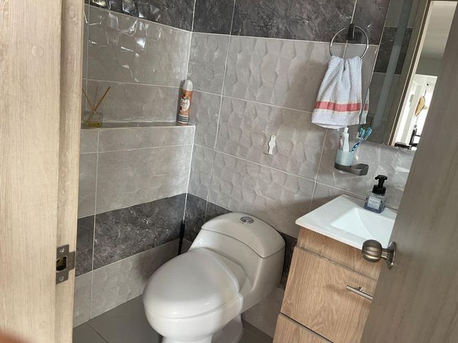 Casa de 6 alcobas en venta en 25 De Mayo, Armenia, 215 m² · foto 17 de 24