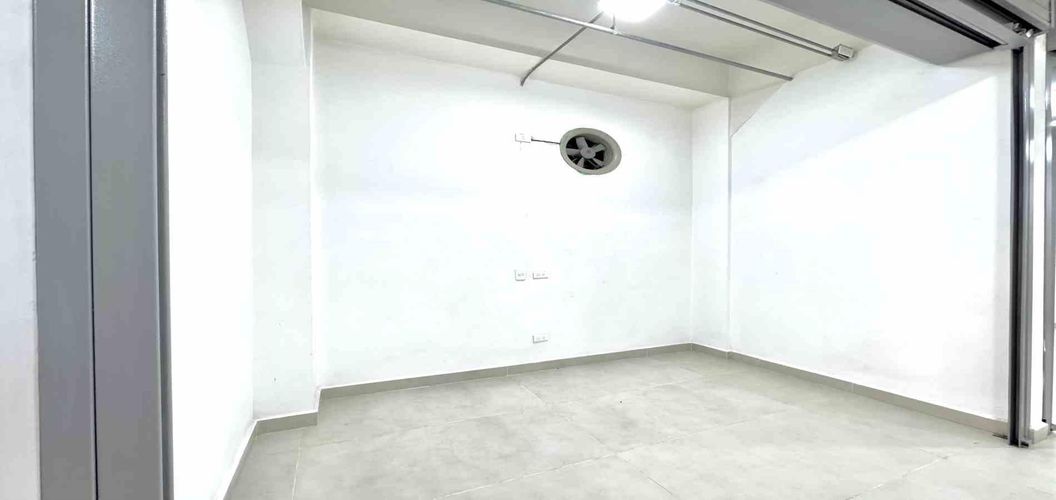 Local en arriendo en Sector Plaza De Bolivar, Pereira, 8 m² · foto 2 de 9