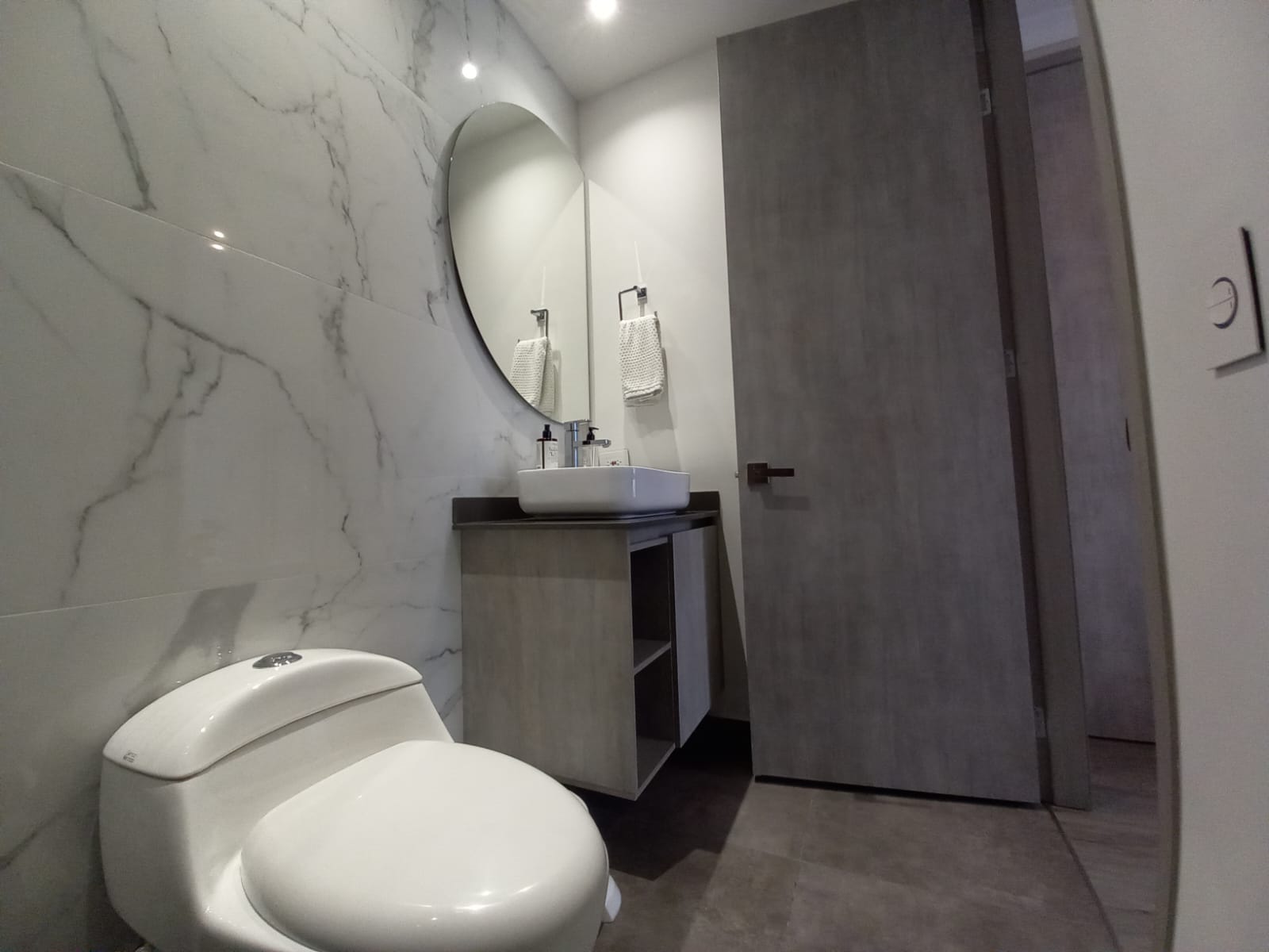 Apartamento en venta en Pinares, Pereira · foto 2 de 24