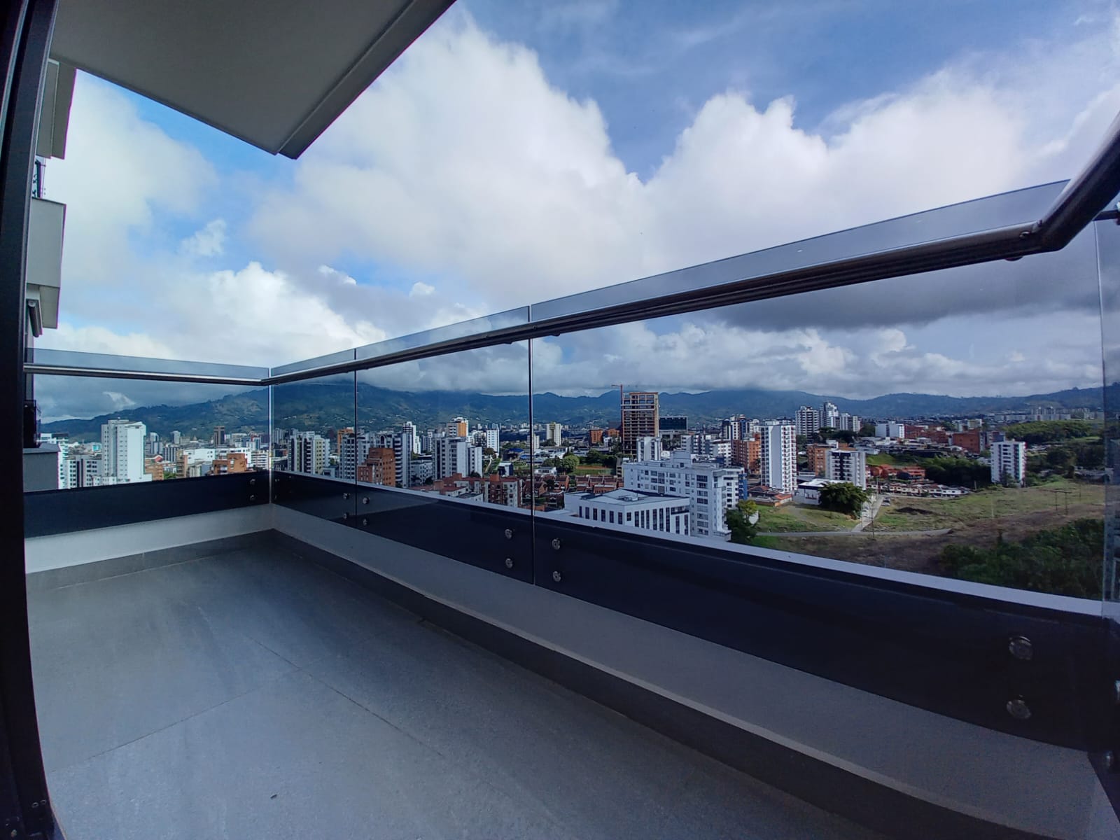 Apartamento en venta en Pinares, Pereira · foto 5 de 24