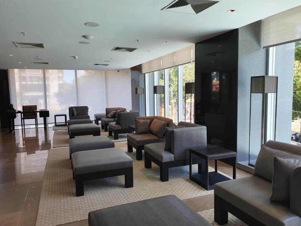 HERMOSO DPTO. AMOBLADO EQUIPADO EN ALQUILER - EMINENT * Zona: Av. Santa Teresa – La Galería * Sup. Construida: AP 105 m2 * Precio: U$D. 2.000, oo AMOBLADO Y EQUIPADO * — foto 2