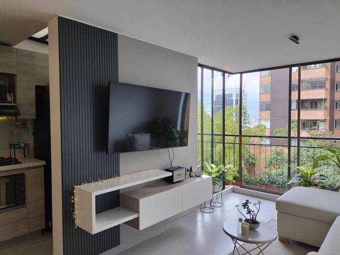 Apartamento en venta en El Poblado, Medellín · foto 2 de 18