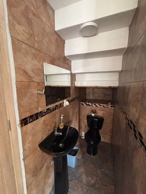 Casa de 5 alcobas en venta en Ricaurte, 266 m² · foto 10 de 24