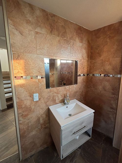 Casa de 5 alcobas en venta en Ricaurte, 266 m² · foto 18 de 24