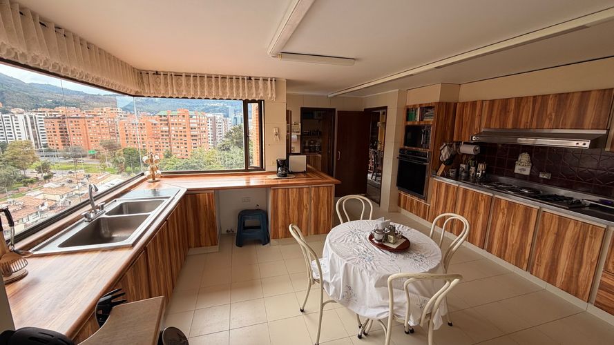 Apartamento de 5 alcobas en venta en Recodo Del Country, Bogotá, 500 m² · foto 11 de 24