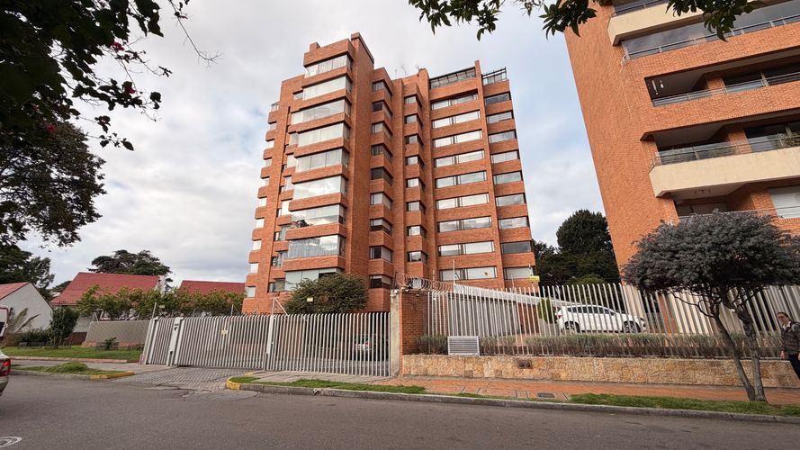Apartamento de 5 alcobas en venta en Recodo Del Country, Bogotá, 500 m² · foto 2 de 24