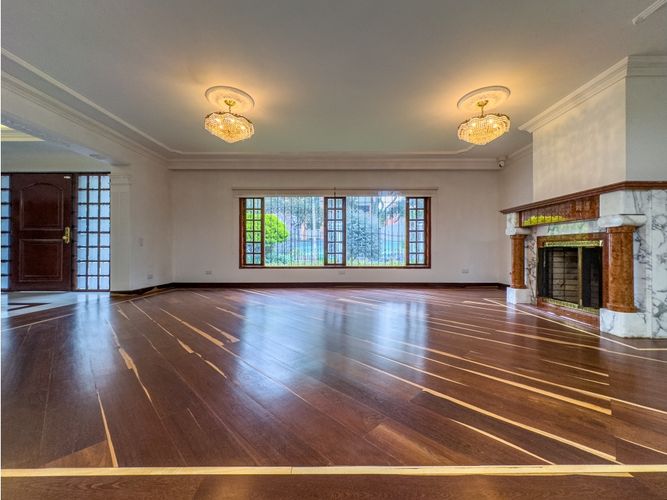Casa de 3 alcobas en venta en Santa Barbara, Bogotá, 540 m² · foto 3 de 24