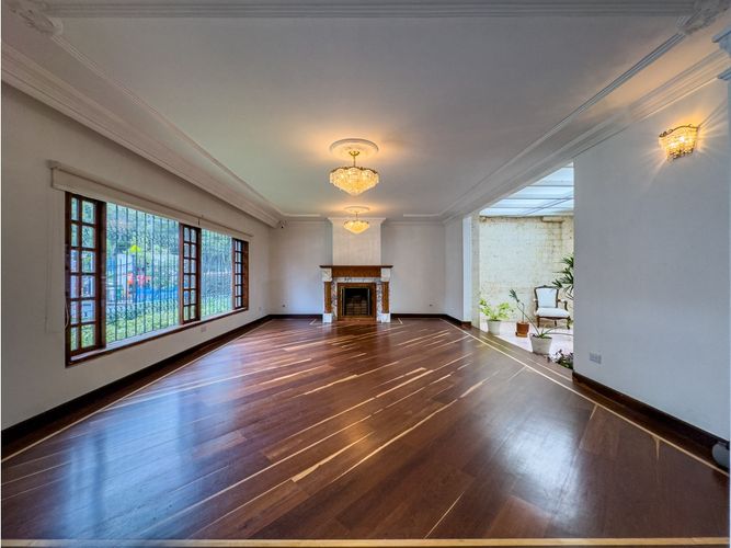 Casa de 3 alcobas en venta en Santa Barbara, Bogotá, 540 m² · foto 4 de 24