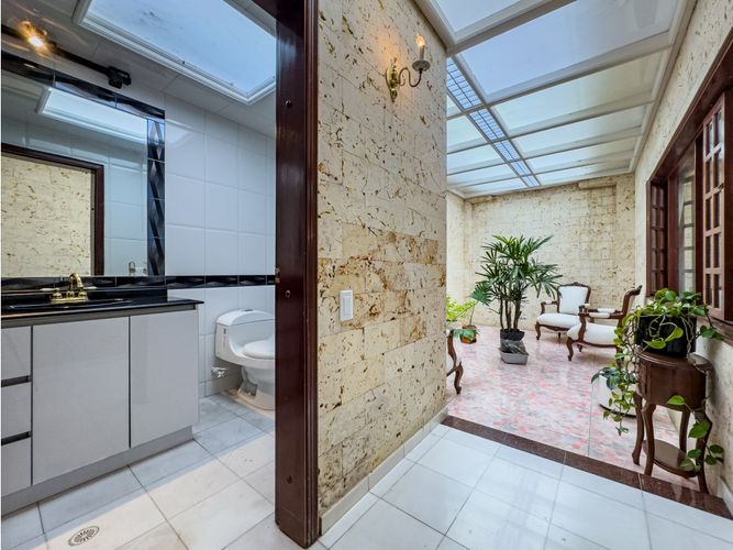 Casa de 3 alcobas en venta en Santa Barbara, Bogotá, 540 m² · foto 6 de 24