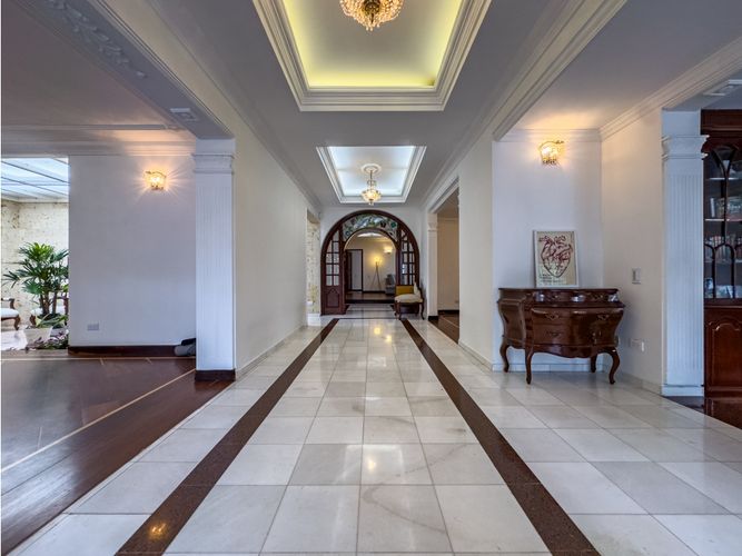 Casa de 3 alcobas en venta en Santa Barbara, Bogotá, 540 m² · foto 8 de 24