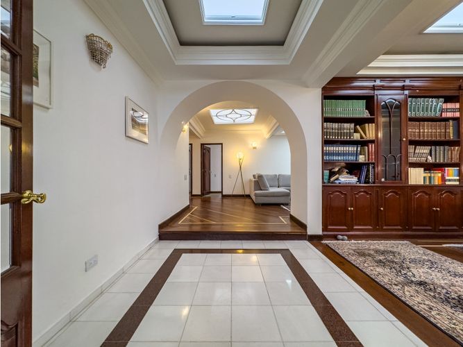 Casa de 3 alcobas en venta en Santa Barbara, Bogotá, 540 m² · foto 9 de 24
