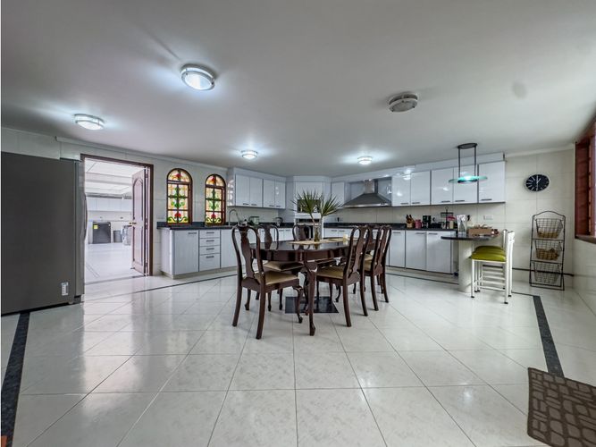 Casa de 3 alcobas en venta en Santa Barbara, Bogotá, 540 m² · foto 14 de 24