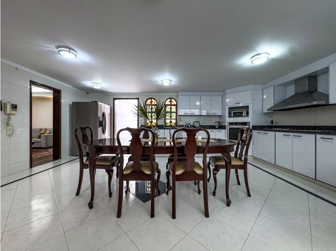 Casa de 3 alcobas en venta en Santa Barbara, Bogotá, 540 m² · foto 16 de 24