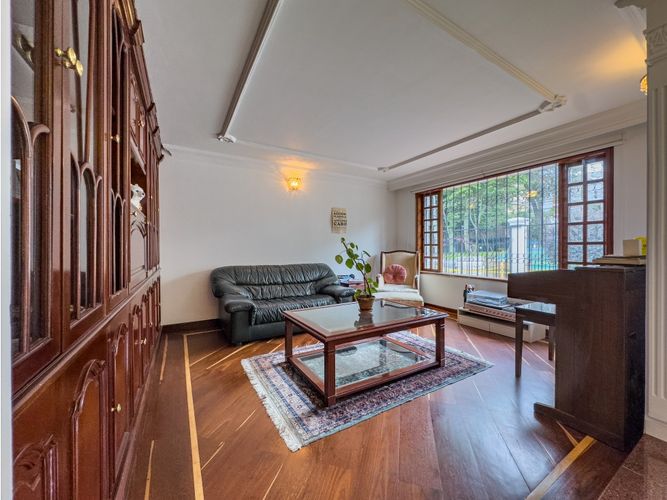 Casa de 3 alcobas en venta en Santa Barbara, Bogotá, 540 m² · foto 18 de 24