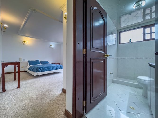 Casa de 3 alcobas en venta en Santa Barbara, Bogotá, 540 m² · foto 23 de 24