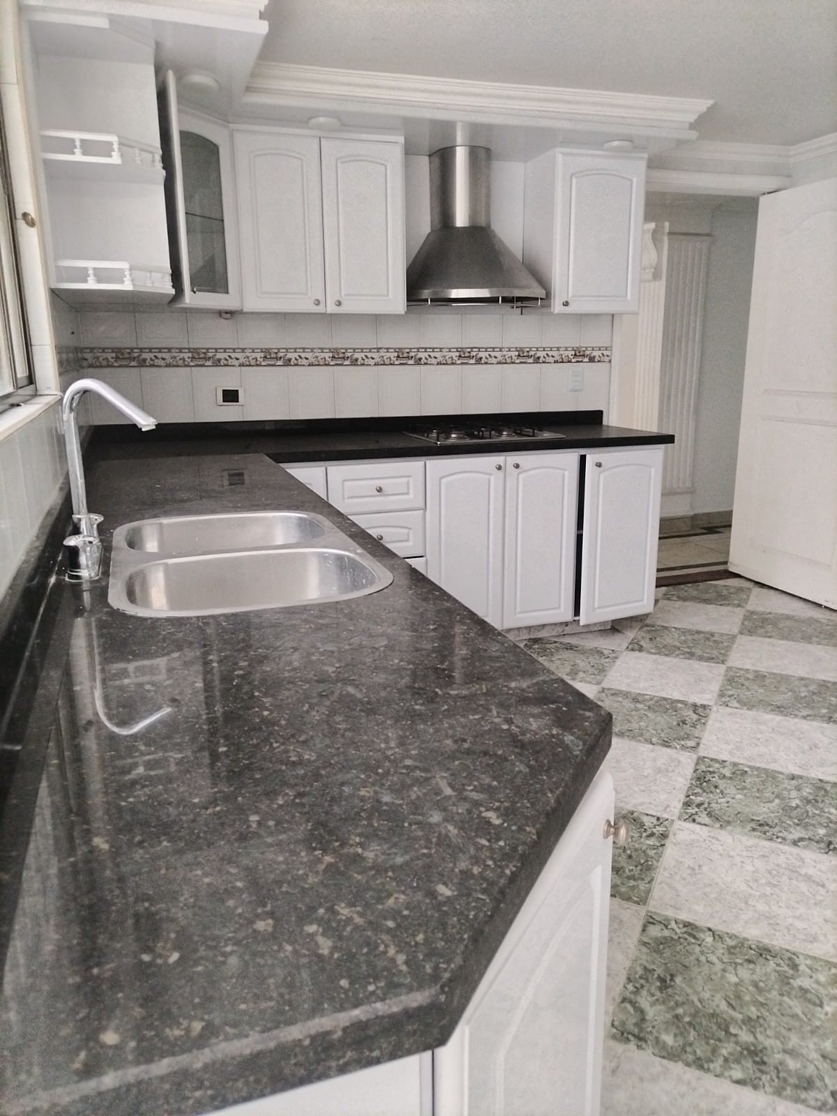 Casa en venta en Pasadena, Bogotá · foto 8 de 24