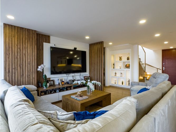 Apartamento de 5 alcobas en venta en Barrios Unidos, Bogotá, 196 m² · foto 2 de 24