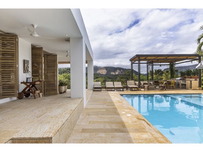 Casa de 4 alcobas en venta en Girardot, Girardot, 323 m² · foto 2 de 24