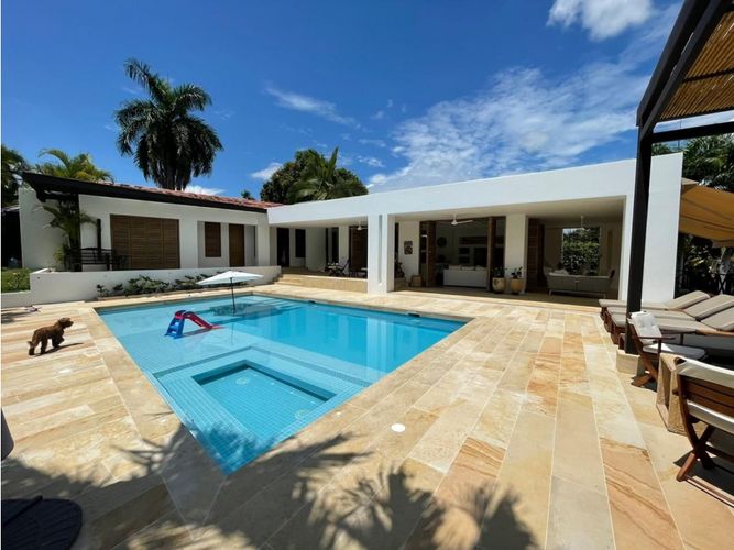 Casa de 4 alcobas en venta en Girardot, Girardot, 323 m² · foto 5 de 24
