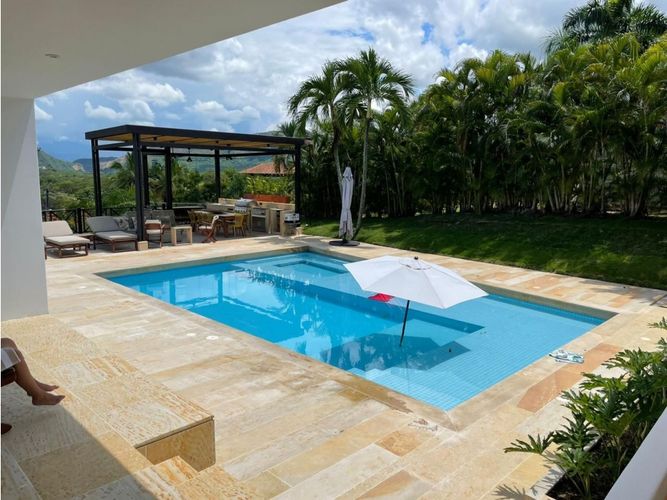 Casa de 4 alcobas en venta en Girardot, Girardot, 323 m² · foto 6 de 24