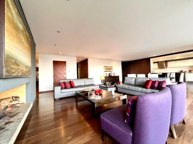 Apartamento de 3 alcobas en venta en Los Rosales, Bogotá, 277 m² · foto 3 de 24
