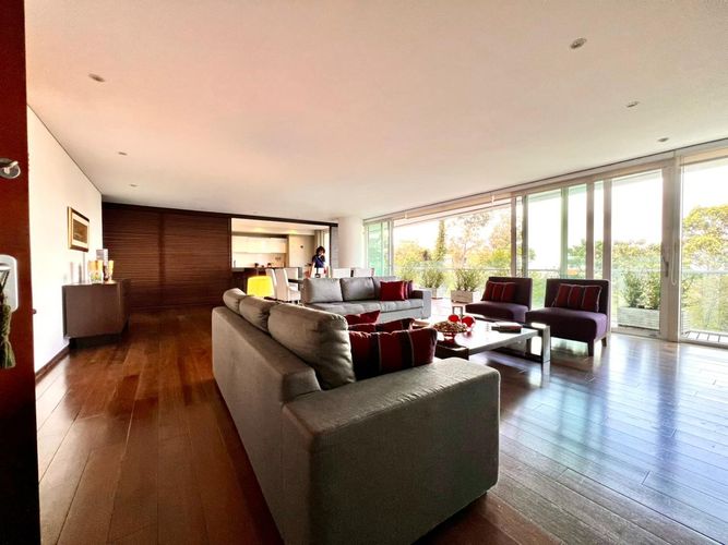 Apartamento de 3 alcobas en venta en Los Rosales, Bogotá, 277 m² · foto 2 de 24