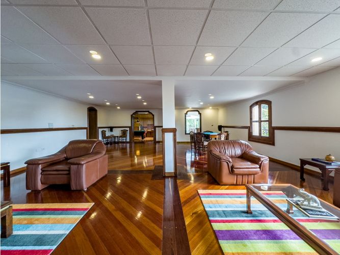 Casa de 4 alcobas en venta en Cedritos, Bogotá, 1338 m² · foto 2 de 24