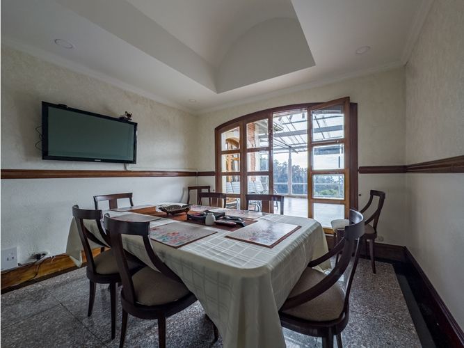 Casa de 4 alcobas en venta en Cedritos, Bogotá, 1338 m² · foto 3 de 24