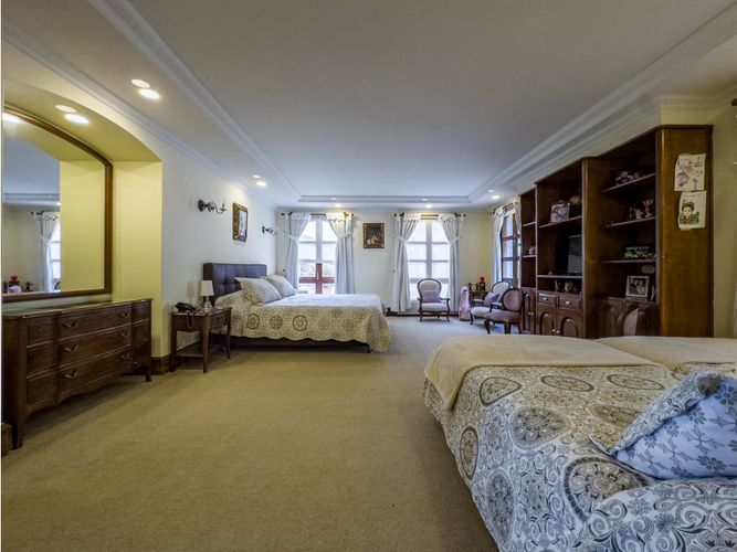 Casa de 4 alcobas en venta en Cedritos, Bogotá, 1338 m² · foto 13 de 24