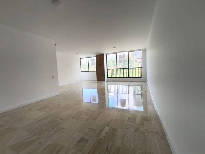 Apartamento de 2 alcobas en arriendo en El Poblado, Medellín, 130 m² · foto 2 de 16