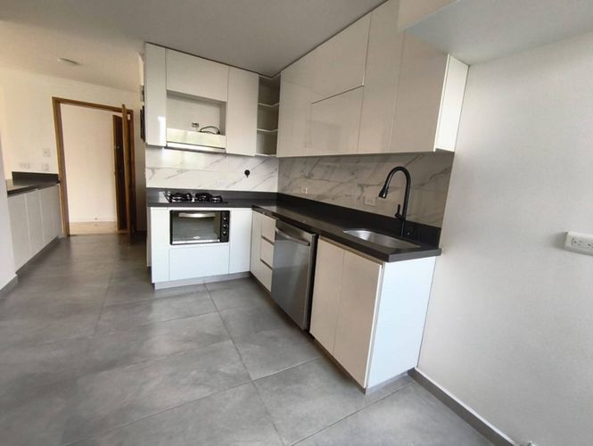 Apartamento de 2 alcobas en arriendo en El Poblado, Medellín, 130 m² · foto 3 de 16