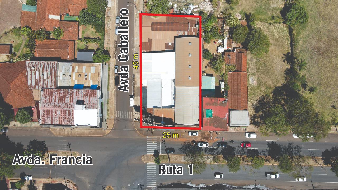 EN VENTA EXCLUSIVA PROPIEDAD EN EL CENTRO MISMO DE ENCARNACIÓN!! Ubicación Estratégica Premium Top para Desarrollo Inmobiliario!! — foto 2