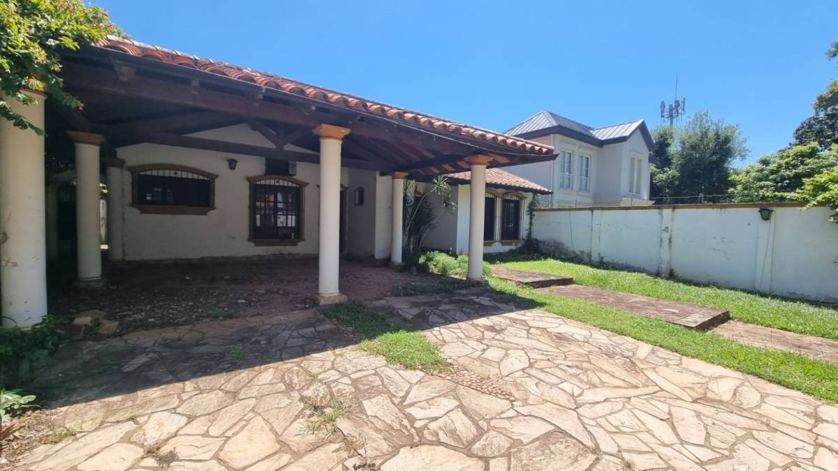 VENDO IMPORTANTE TERRENO EN LOS LAURELES — foto 2
