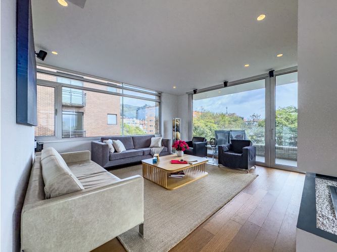 Apartamento de 1 alcoba en venta en Chico, Bogotá, 155 m² · foto 2 de 24